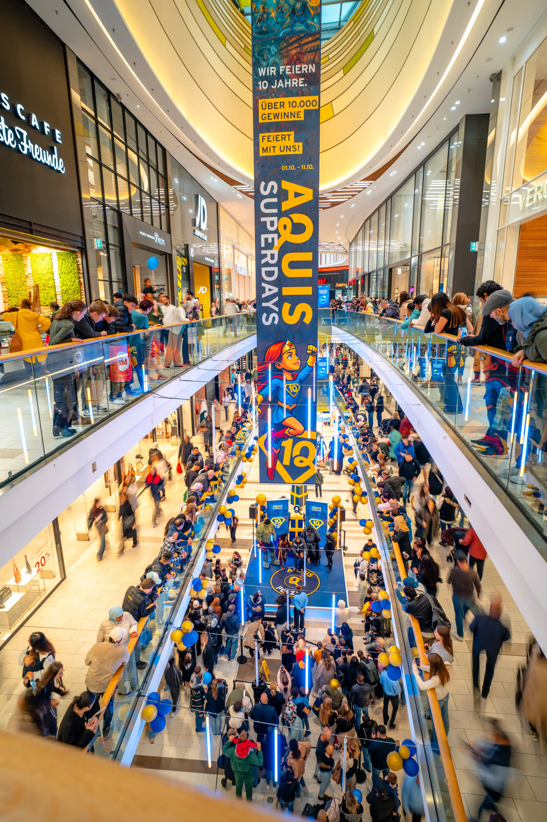 Großformatige Kampagnengrafik zum Centergeburtstag im Aquis Plaza